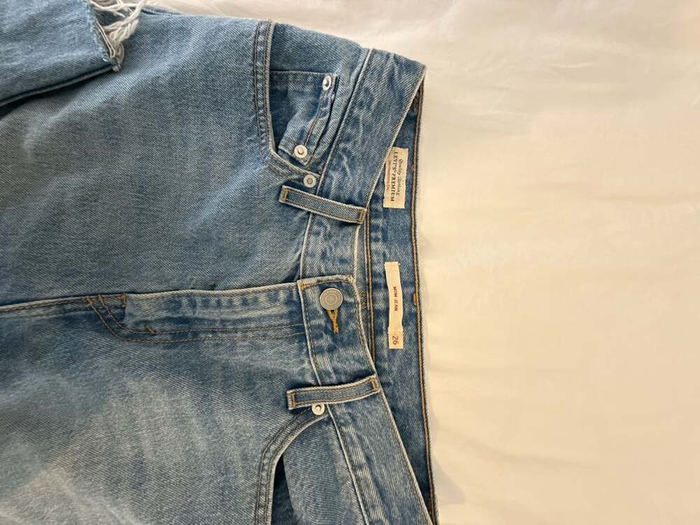 Levi's Mom Jeans Size 26 Light Wash Frayed Hem Straight Leg Denim